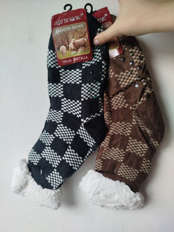Producto - Pack x2 pares medias peluche con antideslizante unisex