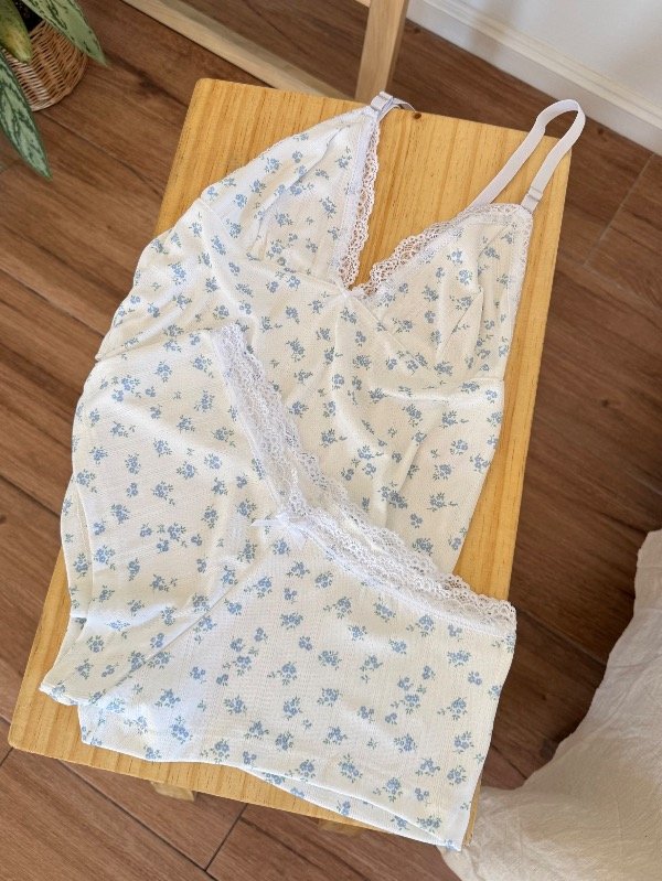 Producto - Pijama ALICE (blanco con flor celeste) - 1