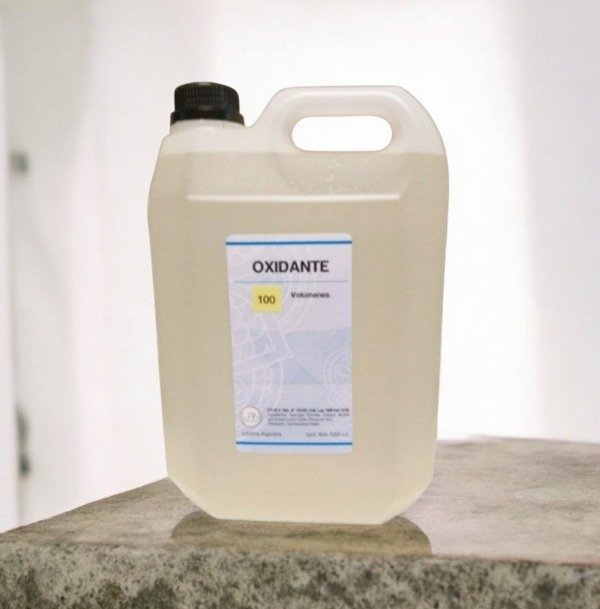 Producto - agua oxigenada lan de 100 vol. X 5 lts