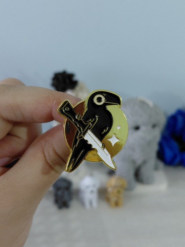 Producto - Pin metalizado - Cuervos #2477