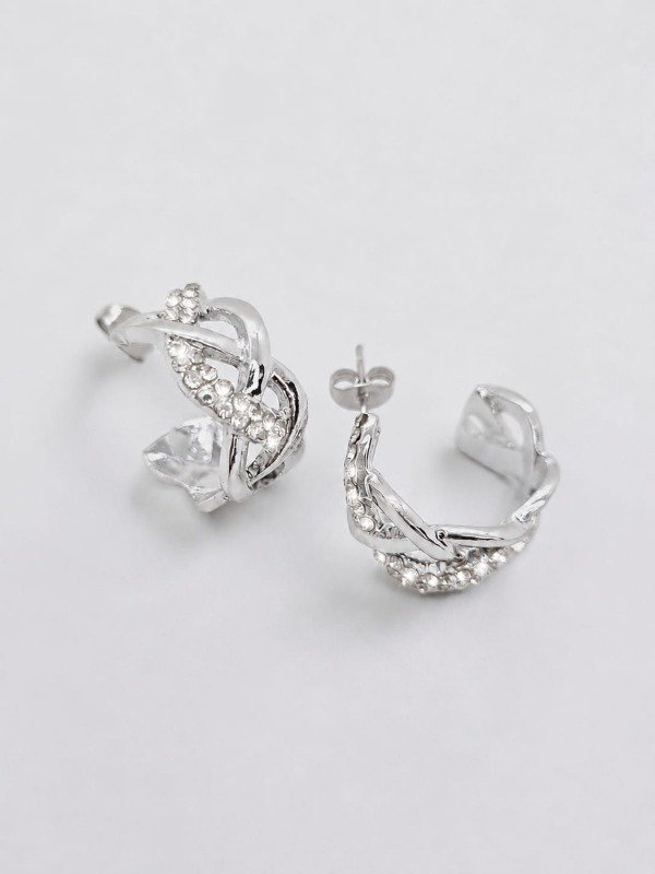 Producto - Aros acero blanco pasante semi argollita ancha trenzada detalle strass