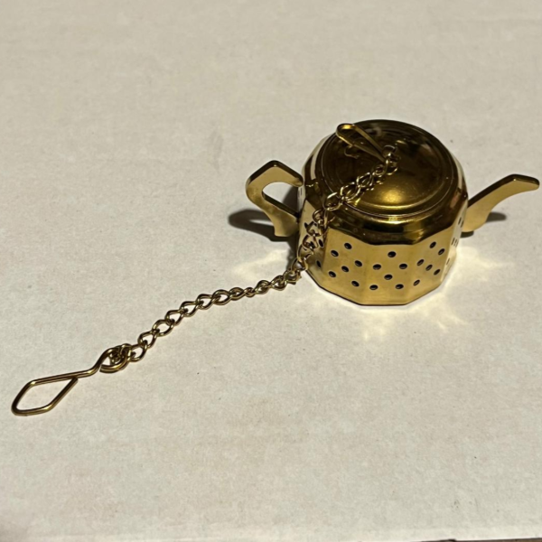 Producto - Infusor con forma de tetera dorado