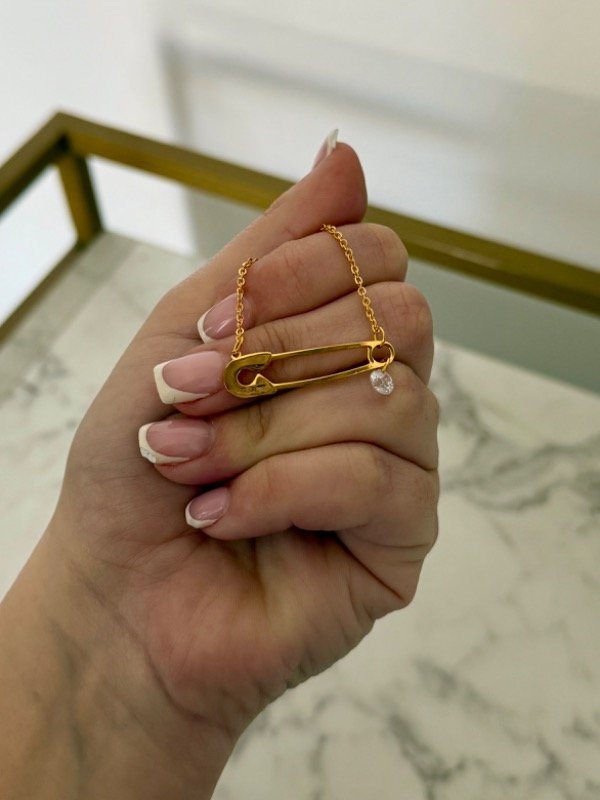 Producto - Cadena con dije GANCHO acero dorado