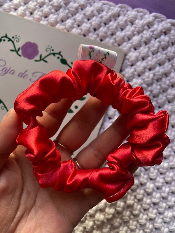 Producto - Scrunchie mini rojo satén