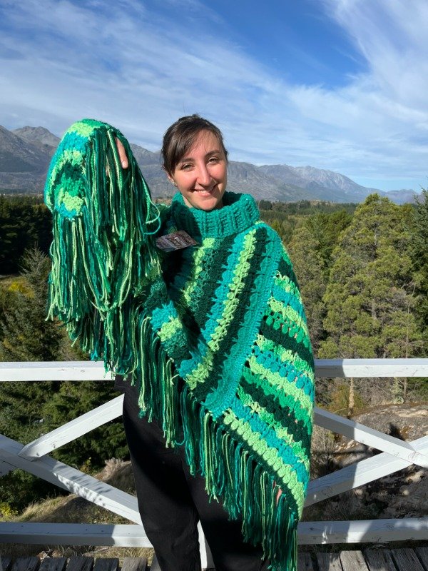 Producto - Poncho combinado verde