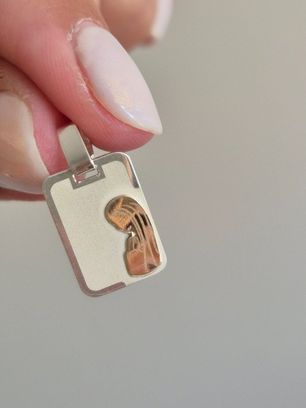 Producto - Dije virgen niña con oro
