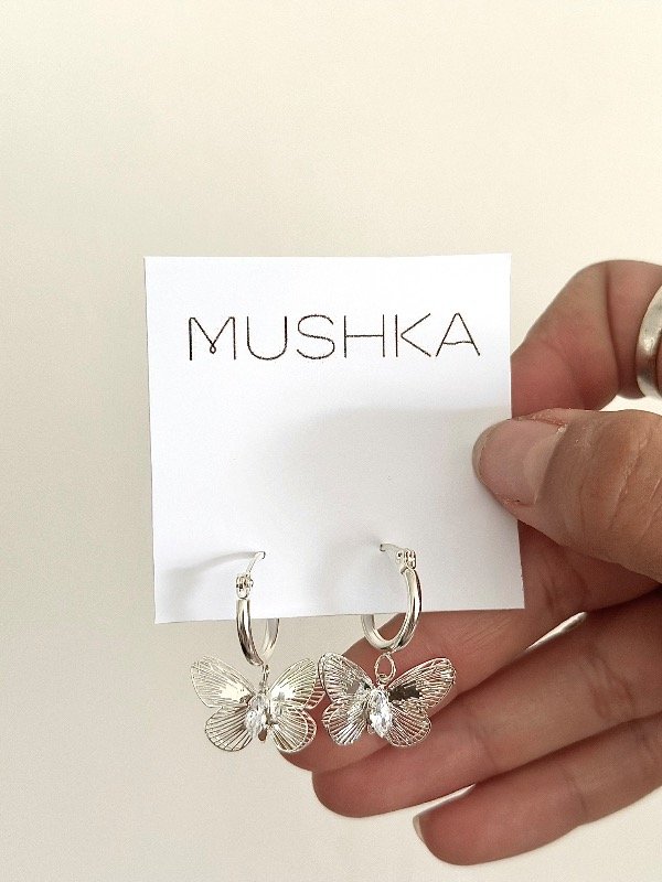 Producto - Argollas con dije mariposa y cubic