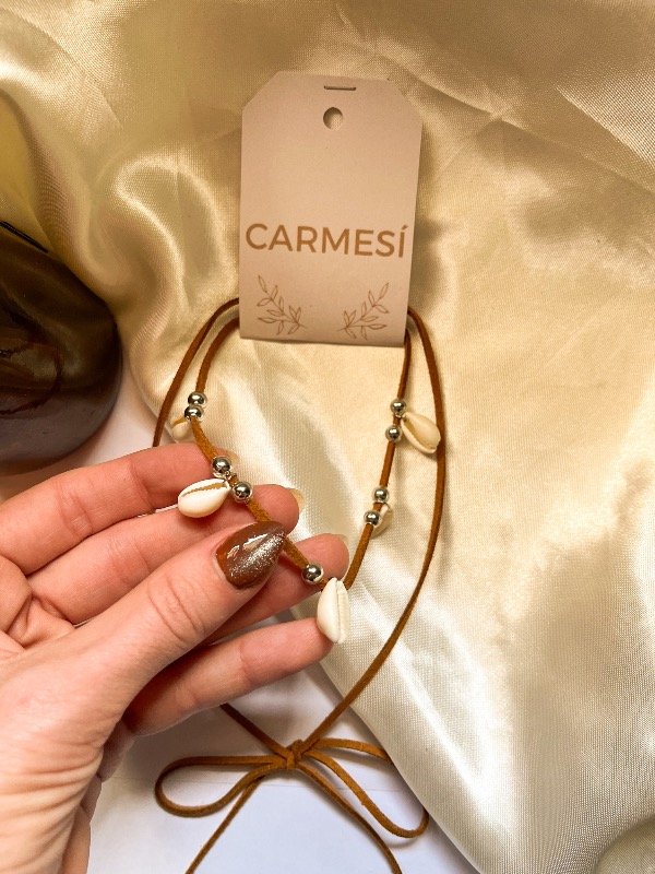 Producto - Collar gamuza caracoles - 1