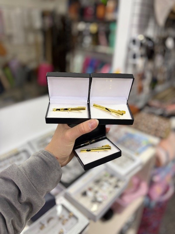 Producto - Pin para corbata dorado
