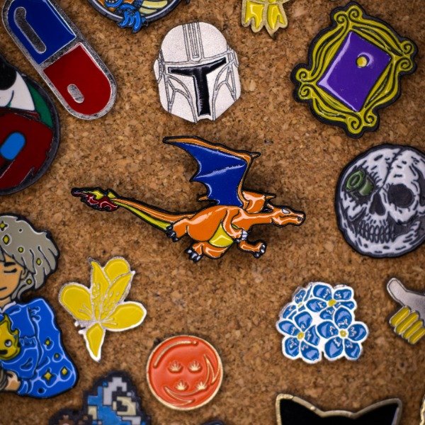 Producto - Pin Charizard