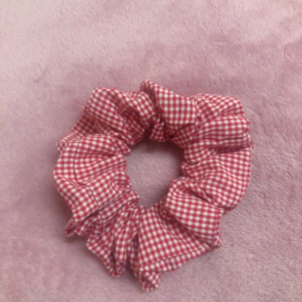 Producto - scrunchie  roja