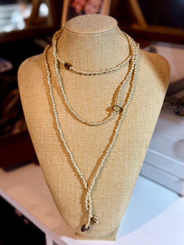 Producto - Collar largo Natural con detalles en Nácar