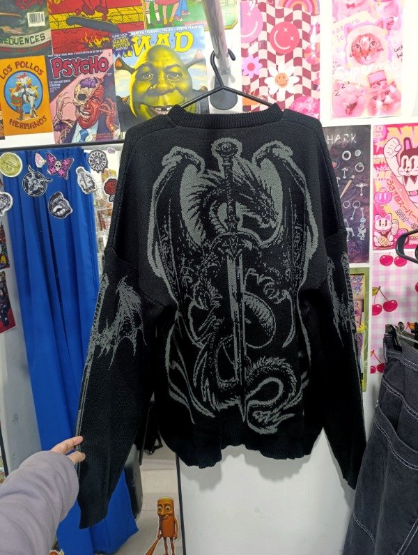 Sweater Dragón negro y gris