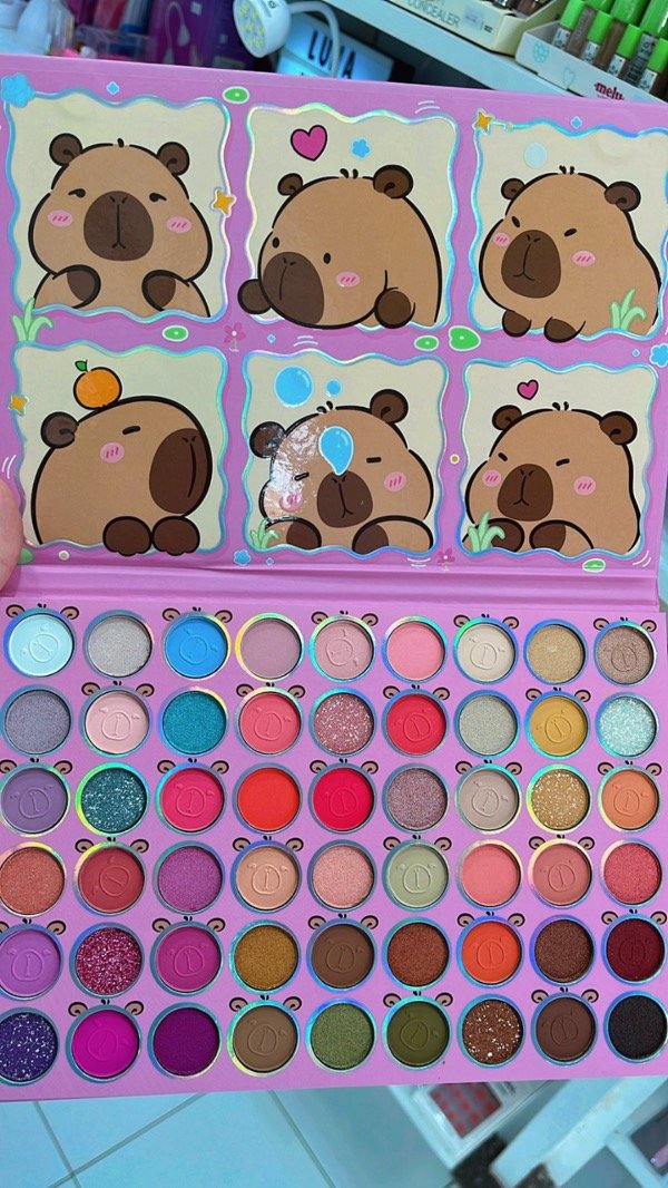 Producto - Paleta de sombras Capibara 54 tonos