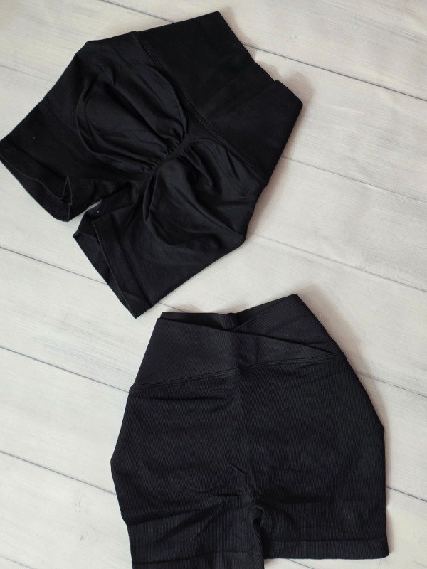 Producto - Calzas seamless All Black en V
