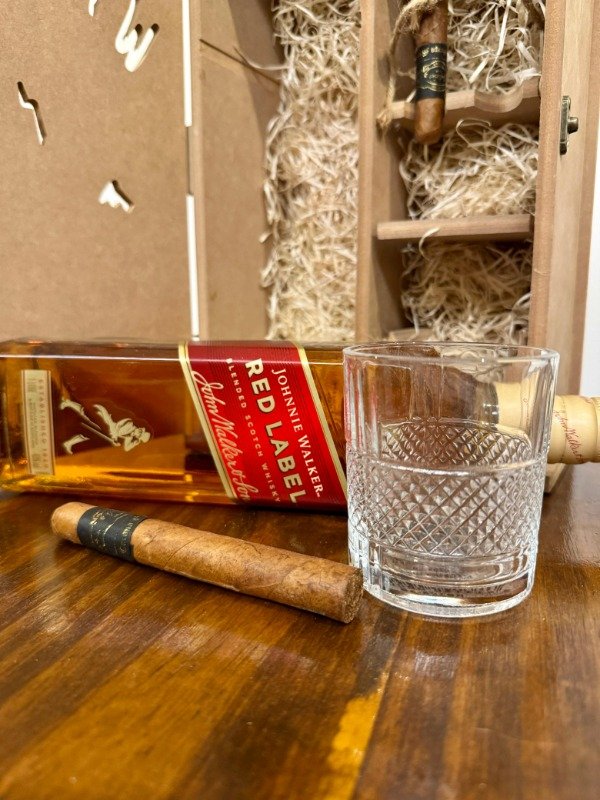 Producto - Caja de Whisky Johnnie Walker Red Label 1lt + Puros + Vaso de regalo! - 9