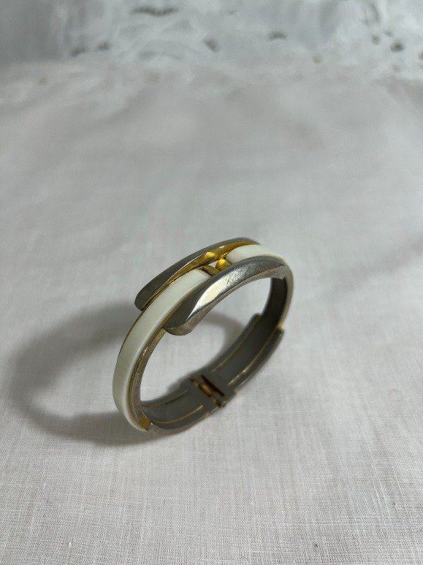 Producto - Brazalete metálico blanco