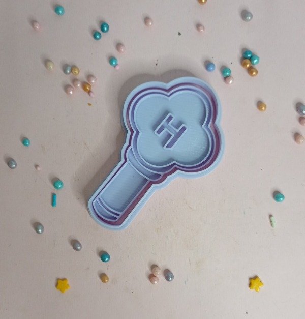 Producto - Cortante 3D con sello guerreras kpop 4