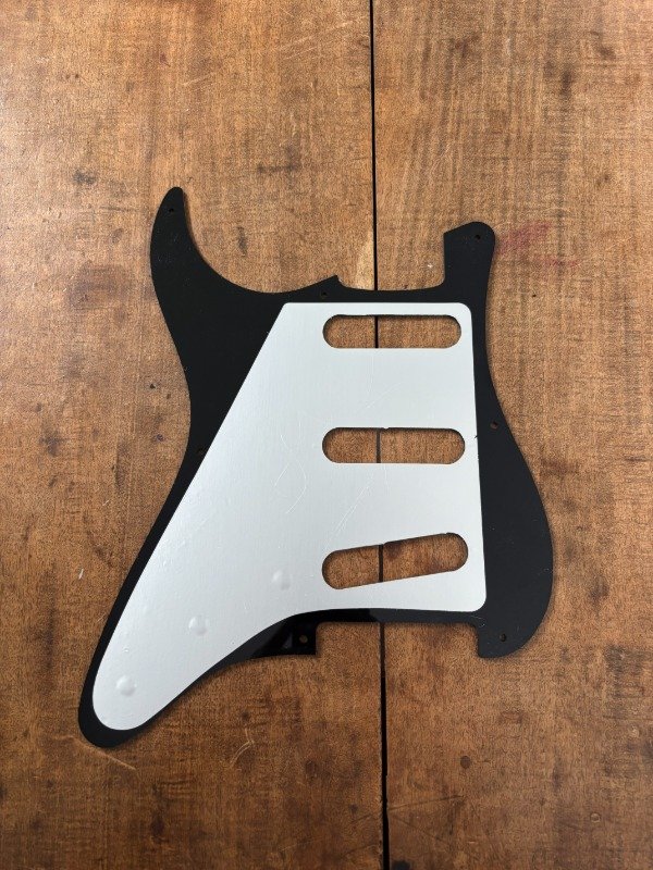 Producto - Pickguard SSS 1 capa 8 agujeros Negro - 1