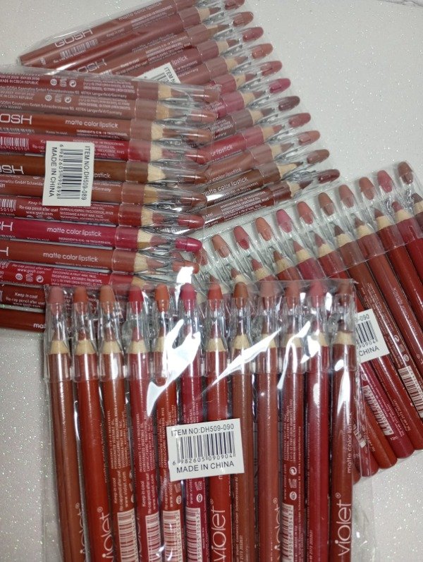 Producto - Delineador para labios con sacapuntas