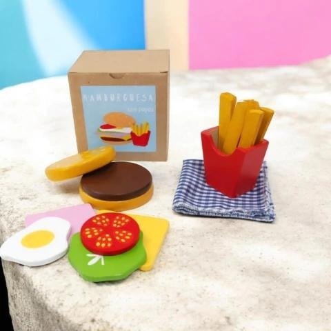 Producto - Hamburguesa con Papas en madera