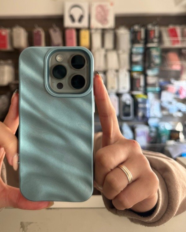 Producto - FUNDA GLOSSY CELESTE IPH 16