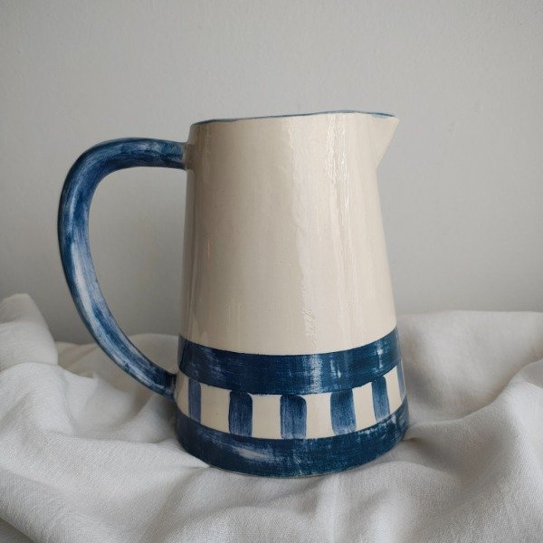 Producto - Jarra de Cerámica Artesanal 1.5 Litros - Modelo Nini Líneas Azules
