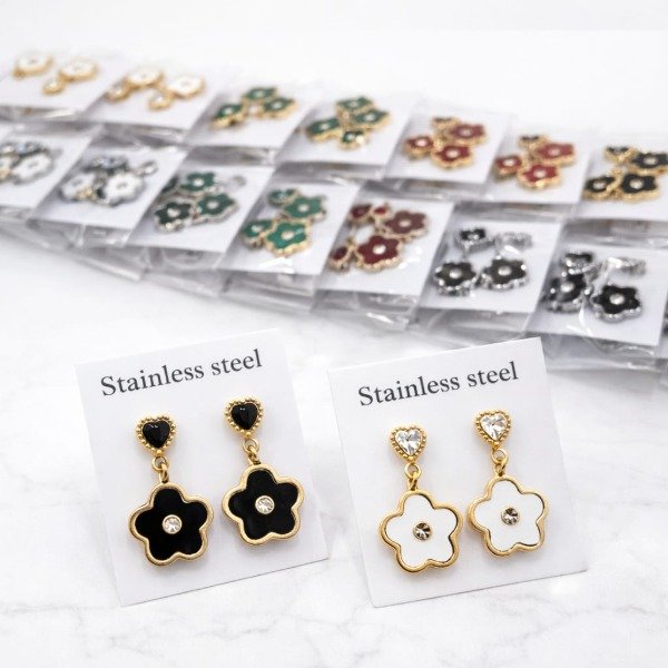 Producto - 12 Pares de Aros Flor Colgante en Acero Quirúrgico IB