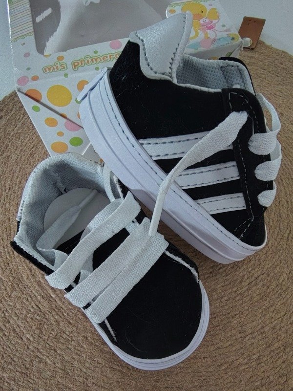 Producto - No caminante: Simil Campus: NEGRO