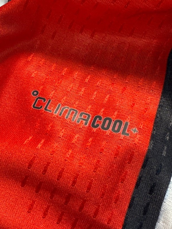 Producto - CAMISETA IMPORTADA VERSIÓN JUGADOR + OJOTAS - COMBO TRICOLOR - 4