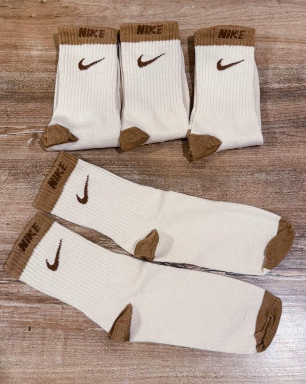 Producto - Tenis Nk beige borde, punta y talón marrón