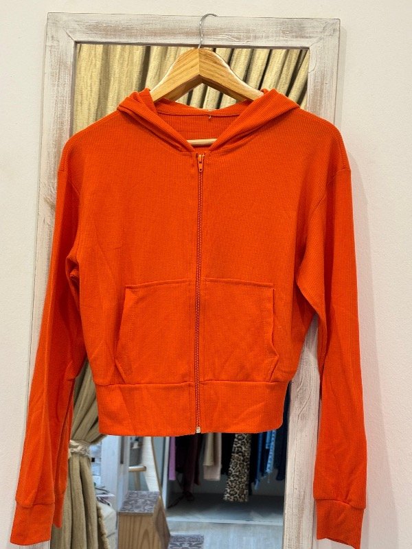 Producto - Camperita naranja punto Roma