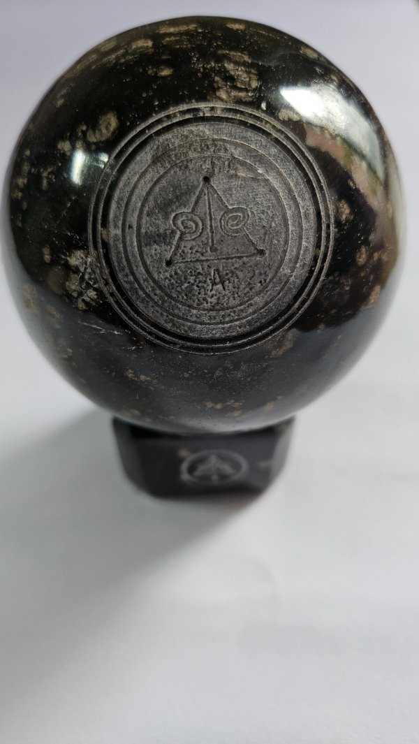 Producto - Esfera de 10cm de Diámetro con base y Logos Verde Alpe