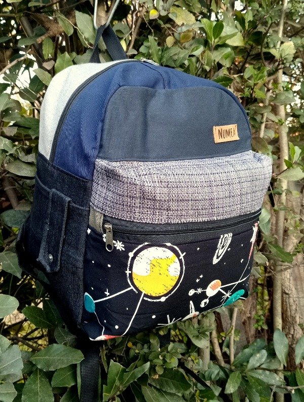 Producto - Mochila Pocket Upcycling Cosmos