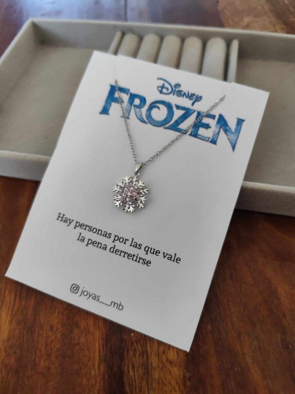 Producto - Collar Frozen rosa. Acero quirúrgico