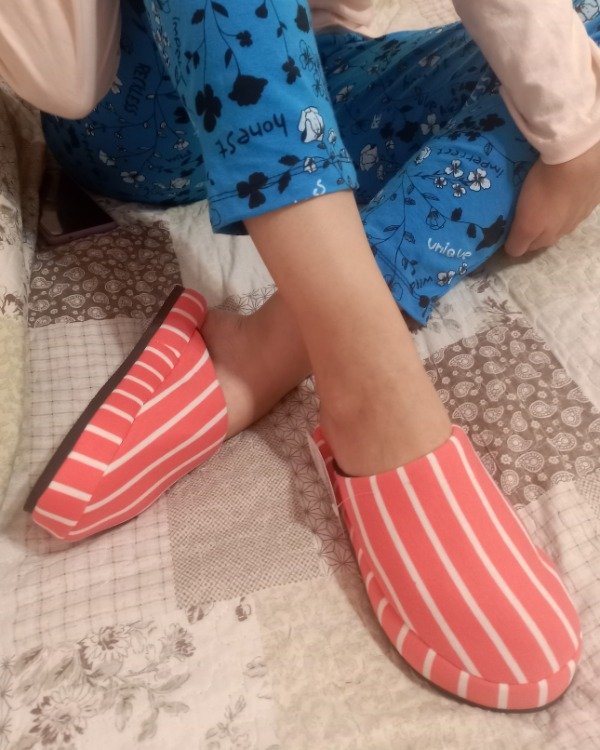 Producto - PANTUFLONES ACOLCHADOS / Coral a rayas