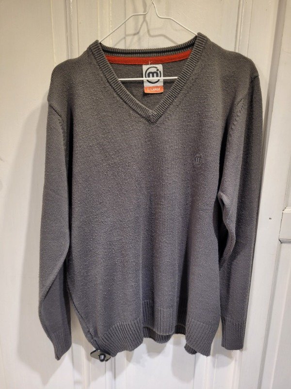 Producto - Sweater MISTRAL gris oscuro escote en v Talle L - PRECIO: 49X - 0