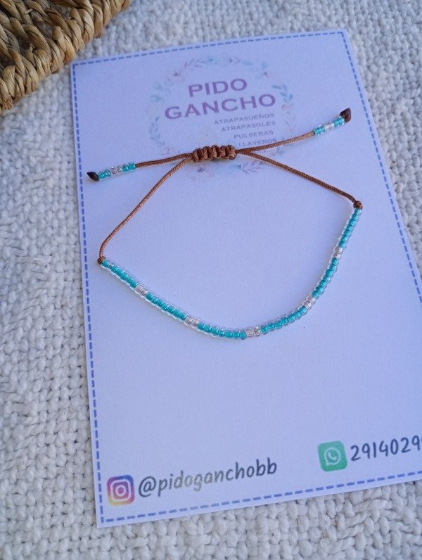 Producto - Pulsera individual verde agua y blanca. Hilo chino marrón.