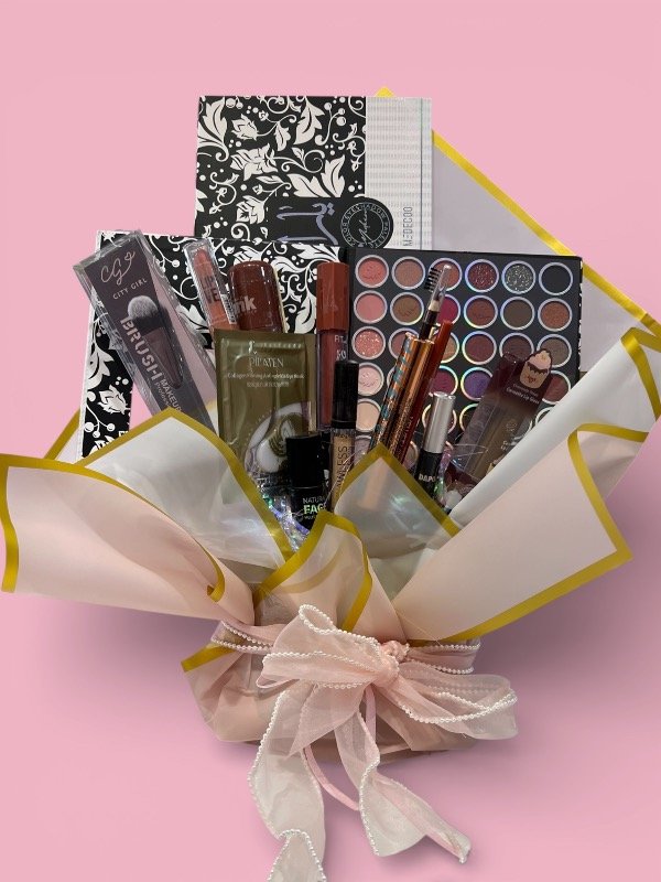 Producto - Ramo de maquillaje Night