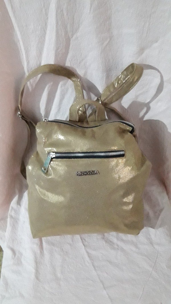 Producto - MOCHILA CHICA DORADA