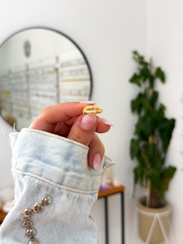 Producto - Ear cuff acero dorado cruzado micropave
