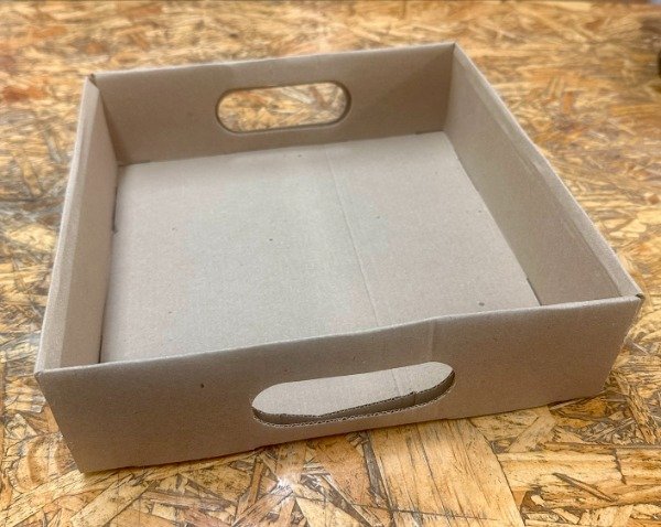 Producto - BANDEJA KRAFT -COD. 2011  medida 25x6x25