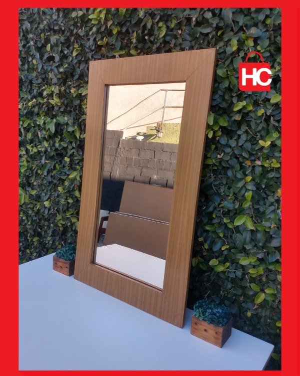Producto - Espejo de Diseño con Marco de Madera