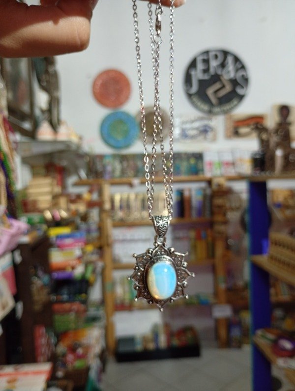 Producto - Collar Opalina con Marco Floral