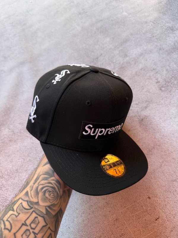 Producto - Gorra Cerrada G5 EXCLUSIVE SUPREME X SOX 7 3/8