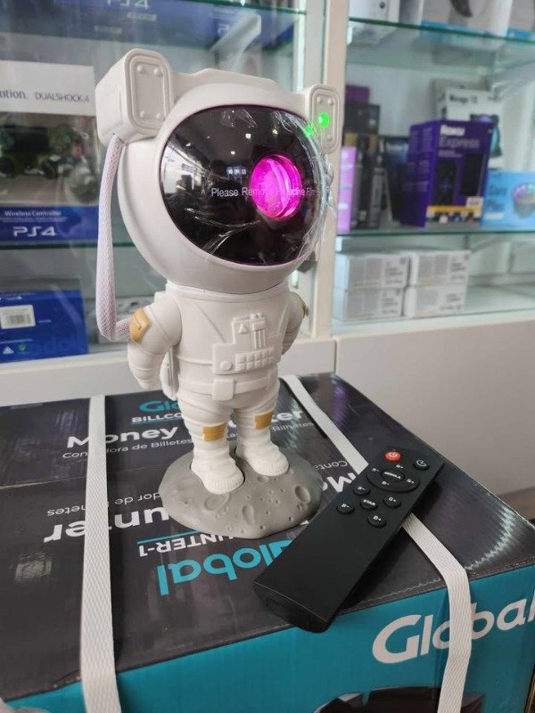 Producto - PROYECTOR ASTRONAUTA GALAXIA NEBULA Y LASER ROTACIÓN 360 CON CONTROL