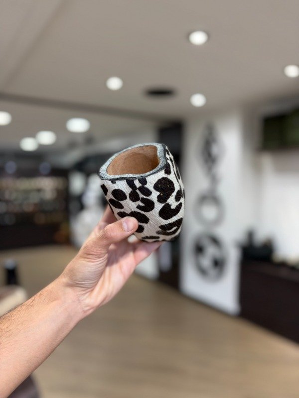 Producto - RANCHERO FORRADO EN CUERO ANIMAL PRINT BLANCO CON NEGRO - 1