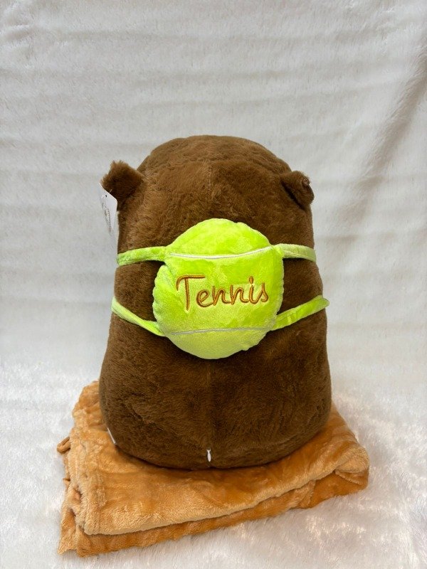 Producto - Peluche capibara con mochila pelota de tenis 3 en 1