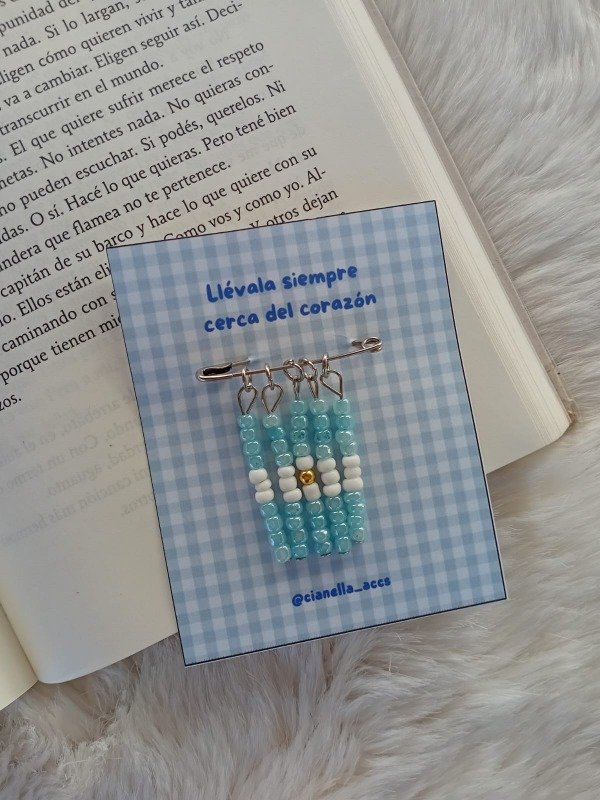 Producto - Escarapela mostacillas