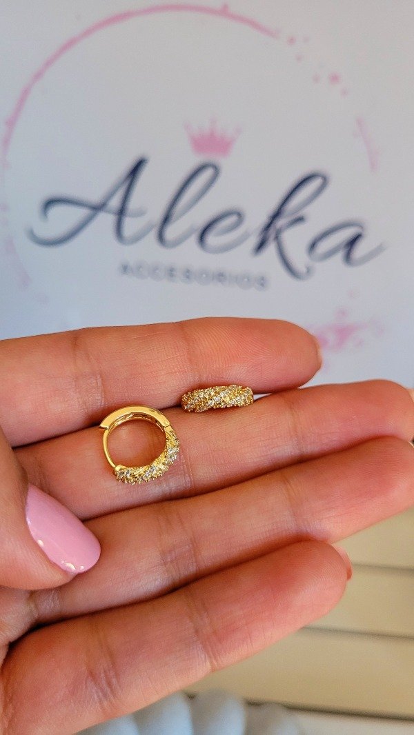 Producto - Argollas torzadas con micro pavé de acero dorado - 0
